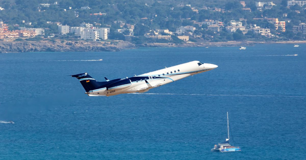 Do private jets experience more turbulence